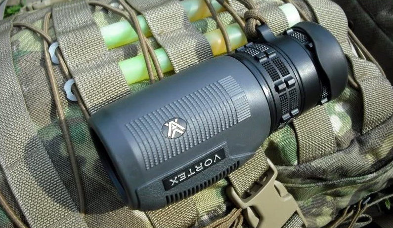 what are monoculars used for